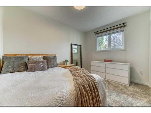 692 West Chestermere Drive, Chestermere, AB - Indoor Photo Showing Bedroom