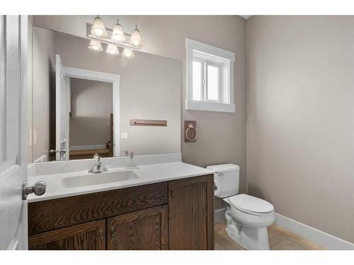 2709 14 Avenue Se, Calgary, AB - Indoor Photo Showing Bathroom