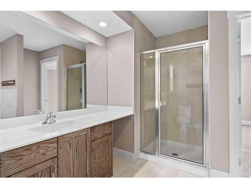 2709 14 Avenue Se, Calgary, AB - Indoor Photo Showing Bathroom