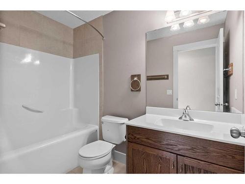 2709 14 Avenue Se, Calgary, AB - Indoor Photo Showing Bathroom