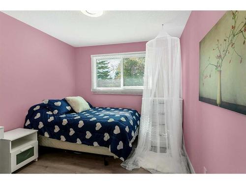 172 Brabourne Road Sw, Calgary, AB - Indoor Photo Showing Bedroom