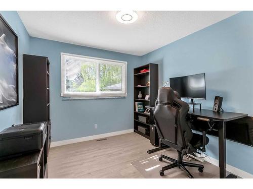172 Brabourne Road Sw, Calgary, AB - Indoor Photo Showing Office