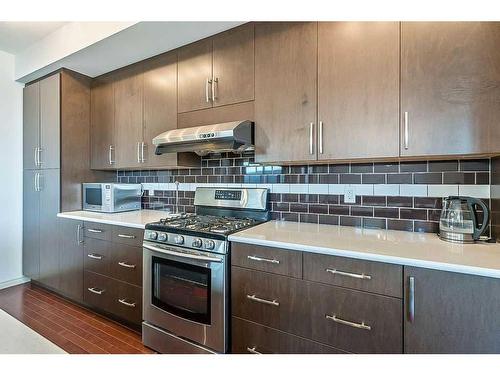 95 Mahogany Grove Se, Calgary, AB - Indoor Photo Showing Kitchen