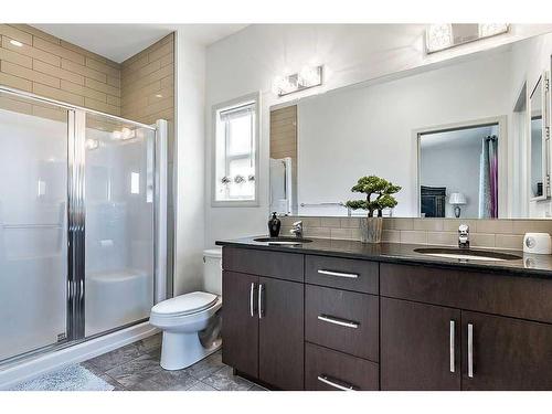 95 Mahogany Grove Se, Calgary, AB - Indoor Photo Showing Bathroom