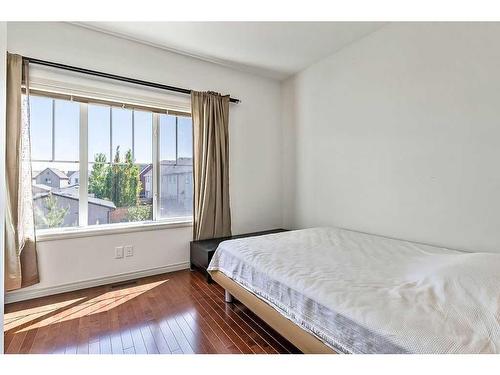 95 Mahogany Grove Se, Calgary, AB - Indoor Photo Showing Bedroom