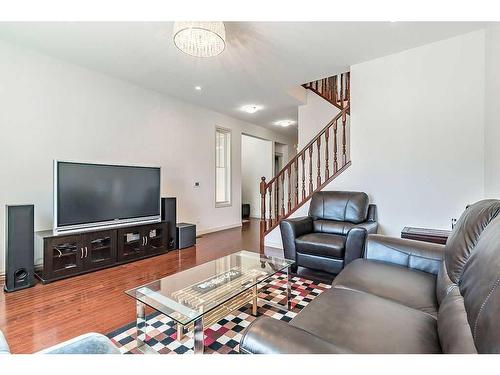 95 Mahogany Grove Se, Calgary, AB - Indoor Photo Showing Living Room