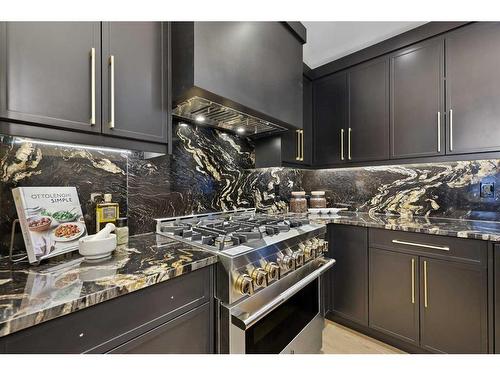 3604 Chippendale Drive Nw, Calgary, AB - Indoor Photo Showing Kitchen With Upgraded Kitchen