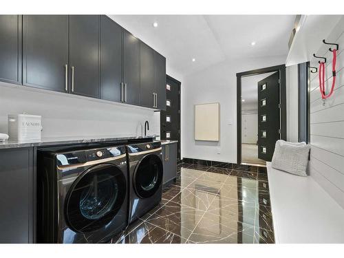 3604 Chippendale Drive Nw, Calgary, AB - Indoor Photo Showing Laundry Room