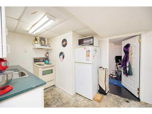 1315 15 Street Sw, Calgary, AB - Indoor Photo Showing Kitchen