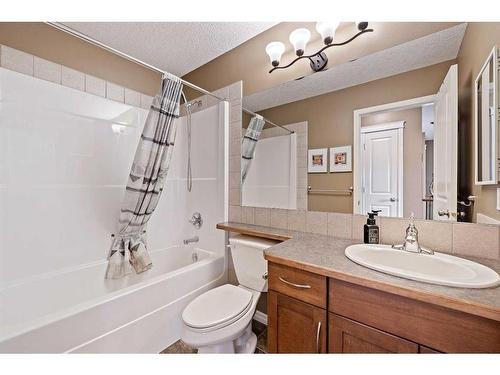 137 Lavender Link, Chestermere, AB - Indoor Photo Showing Bathroom