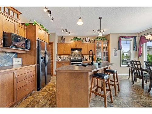 137 Lavender Link, Chestermere, AB - Indoor Photo Showing Kitchen