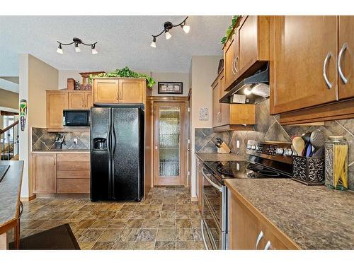 137 Lavender Link, Chestermere, AB - Indoor Photo Showing Kitchen