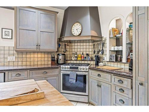 265 Three Sister Drive Se, Canmore, AB - Indoor Photo Showing Kitchen