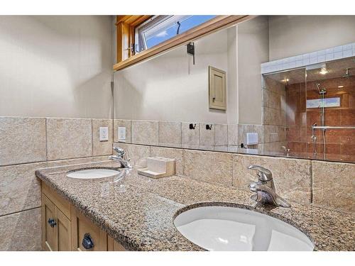 265 Three Sister Drive Se, Canmore, AB - Indoor Photo Showing Bathroom