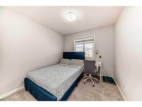 404 Lucas Boulevard Nw, Calgary, AB - Indoor Photo Showing Bedroom