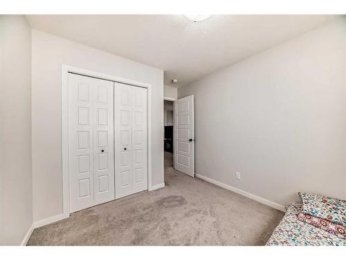 404 Lucas Boulevard Nw, Calgary, AB - Indoor Photo Showing Bedroom