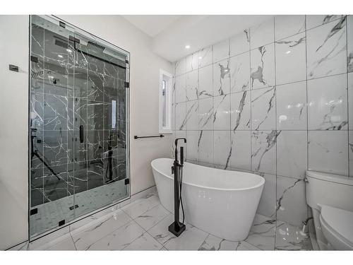 334 32 Avenue Ne, Calgary, AB - Indoor Photo Showing Bathroom