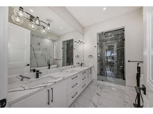 334 32 Avenue Ne, Calgary, AB - Indoor Photo Showing Bathroom