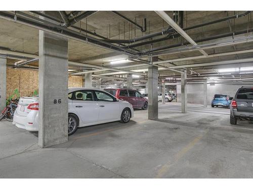 425-22 Richard Place Sw, Calgary, AB - Indoor Photo Showing Garage