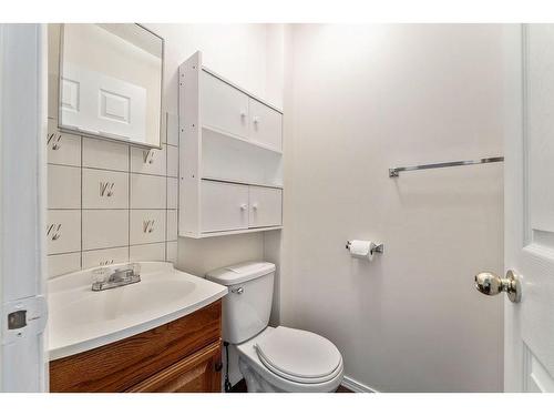 270010 Inverlake Road, Rural Rocky View County, AB - Indoor Photo Showing Bathroom