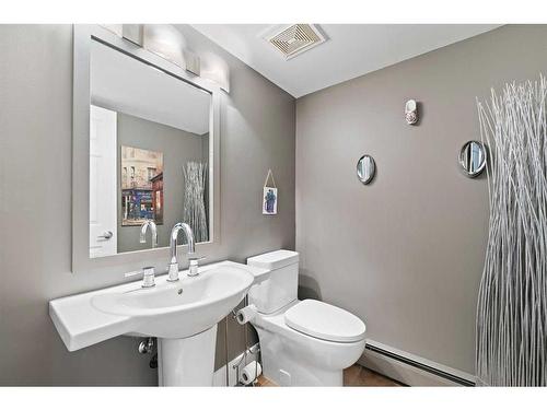 104-350 4 Avenue Ne, Calgary, AB - Indoor Photo Showing Bathroom