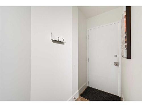 104-350 4 Avenue Ne, Calgary, AB - Indoor Photo Showing Other Room