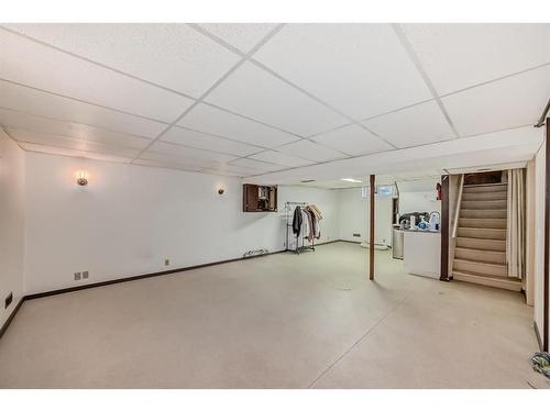 505 42 Street Se, Calgary, AB - Indoor Photo Showing Other Room