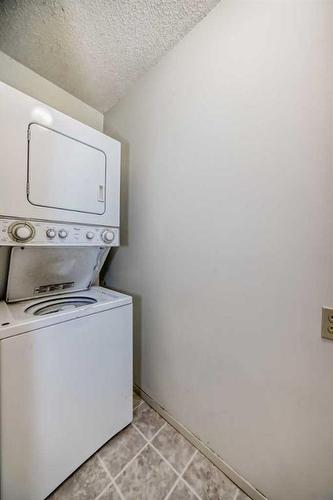 32-3000 Edenwold Heights Nw, Calgary, AB - Indoor Photo Showing Laundry Room