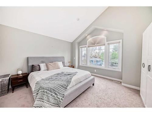 2425 22A Street Nw, Calgary, AB - Indoor Photo Showing Bedroom