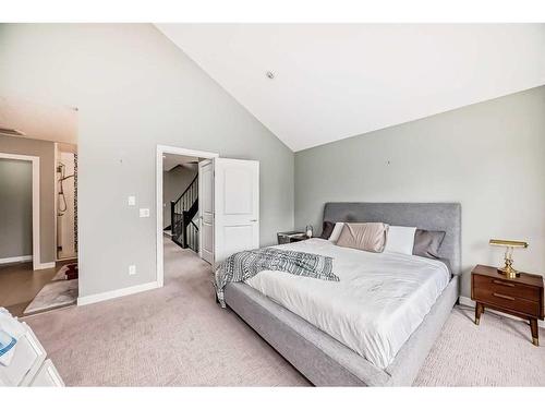 2425 22A Street Nw, Calgary, AB - Indoor Photo Showing Bedroom