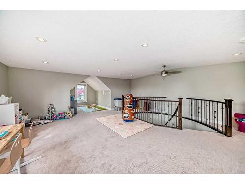 2425 22A Street Nw, Calgary, AB - Indoor Photo Showing Other Room