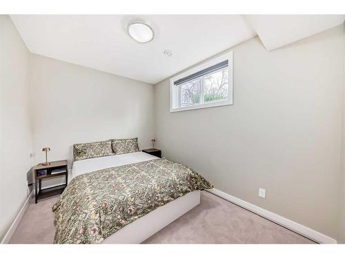 2425 22A Street Nw, Calgary, AB - Indoor Photo Showing Bedroom