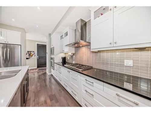 2425 22A Street Nw, Calgary, AB - Indoor Photo Showing Kitchen With Upgraded Kitchen