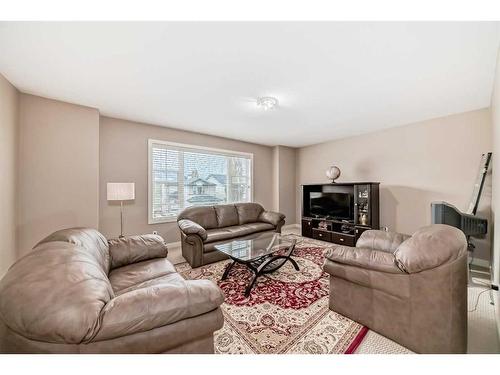 32 Bridlecrest Court Sw, Calgary, AB - Indoor Photo Showing Living Room