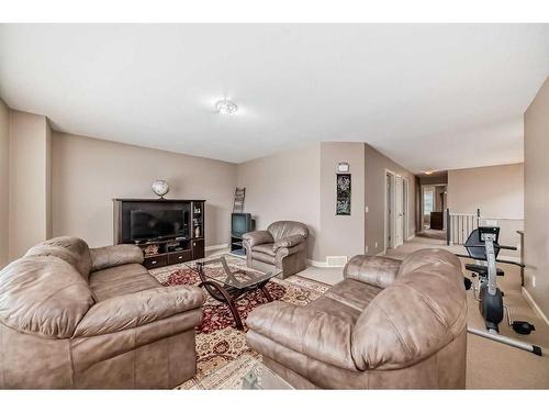 32 Bridlecrest Court Sw, Calgary, AB - Indoor Photo Showing Living Room