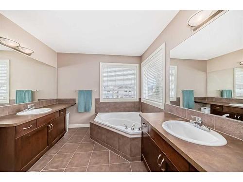 32 Bridlecrest Court Sw, Calgary, AB - Indoor Photo Showing Bathroom