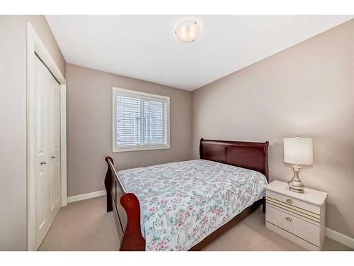 32 Bridlecrest Court Sw, Calgary, AB - Indoor Photo Showing Bedroom