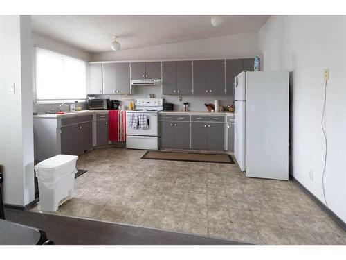 2822 13 Avenue Se, Calgary, AB - Indoor Photo Showing Kitchen