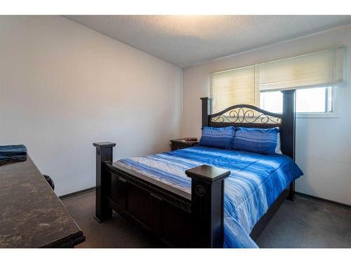 2822 13 Avenue Se, Calgary, AB - Indoor Photo Showing Bedroom