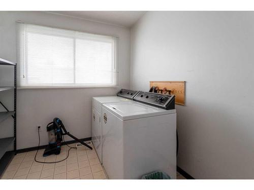 2822 13 Avenue Se, Calgary, AB - Indoor Photo Showing Laundry Room