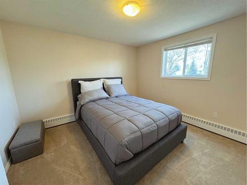 101-10 Dover Point Se, Calgary, AB - Indoor Photo Showing Bedroom