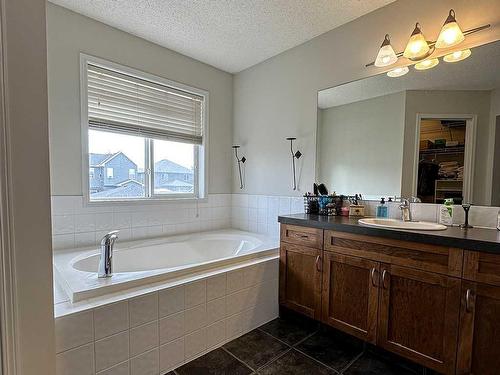 956 Prestwick Circle Se, Calgary, AB - Indoor Photo Showing Bathroom