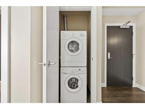 702-1188 3 Street Se, Calgary, AB - Indoor Photo Showing Laundry Room