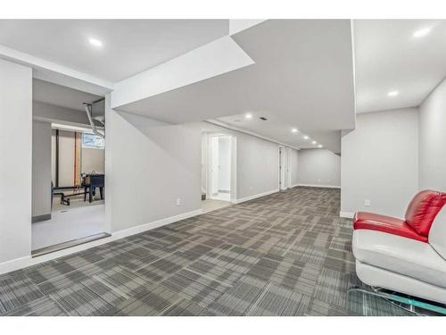 2 Tipton Place Nw, Calgary, AB - Indoor Photo Showing Other Room