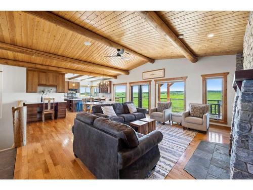 54004 Township Road 252, Rural Rocky View County, AB - Indoor Photo Showing Living Room