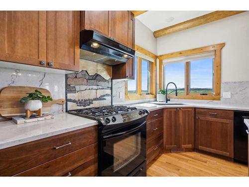 54004 Township Road 252, Rural Rocky View County, AB - Indoor Photo Showing Kitchen