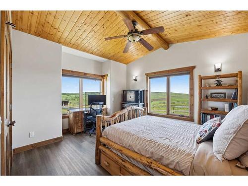 54004 Township Road 252, Rural Rocky View County, AB - Indoor Photo Showing Bedroom