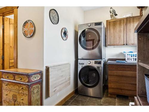 54004 Township Road 252, Rural Rocky View County, AB - Indoor Photo Showing Laundry Room