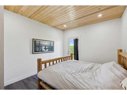 54004 Township Road 252, Rural Rocky View County, AB - Indoor Photo Showing Bedroom