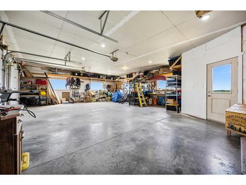 54004 Township Road 252, Rural Rocky View County, AB - Indoor Photo Showing Garage